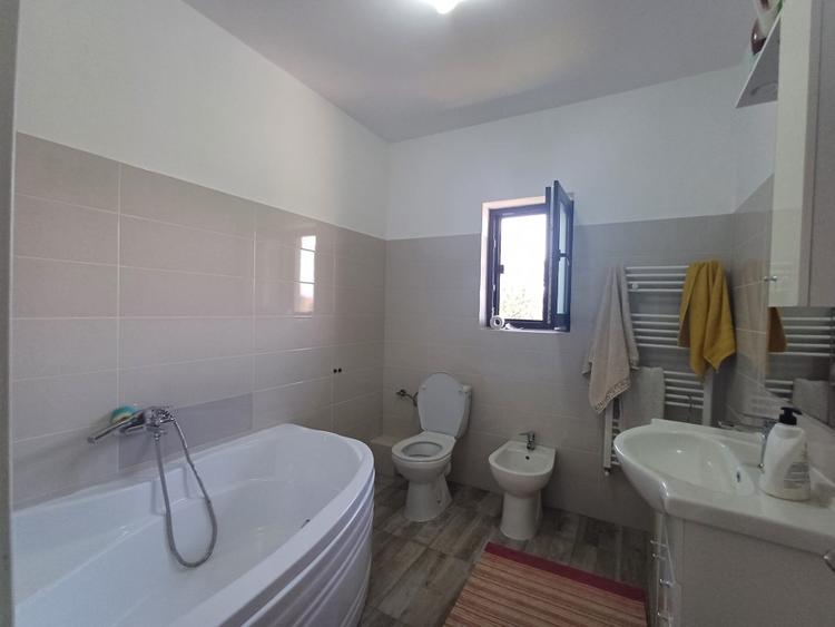 Duplex cu 4 camere cu Canalizare în Miroslava
