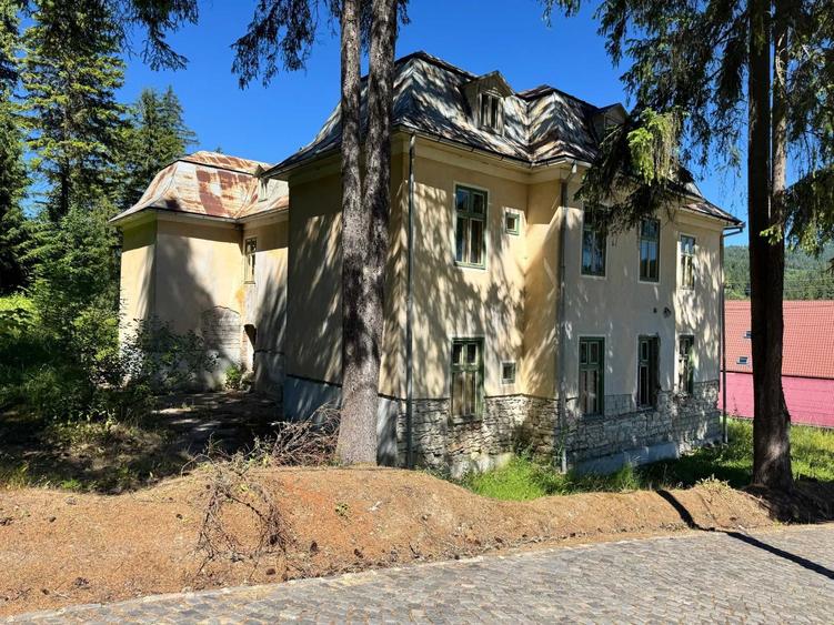 Casă cu 4 camere în Central