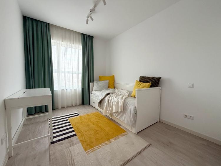 Apartament cu 3 camere semidecomandat în Ghencea