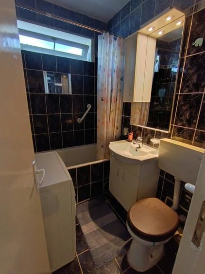 Apartament cu 4 camere semidecomandat, mobilat în Săsar