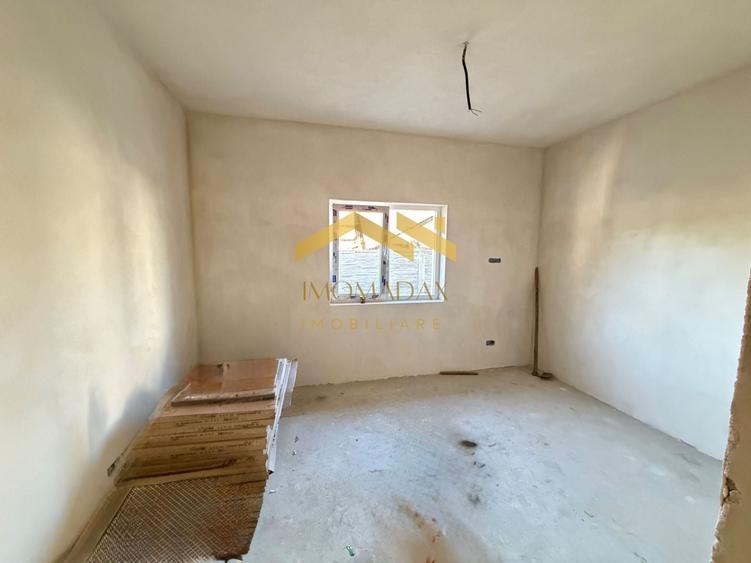 Duplex cu 3 camere cu Canalizare în Utvin