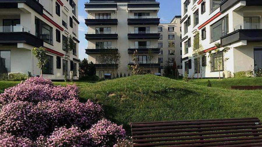 Apartament cu 3 camere decomandat, mobilat în Barbu Văcărescu