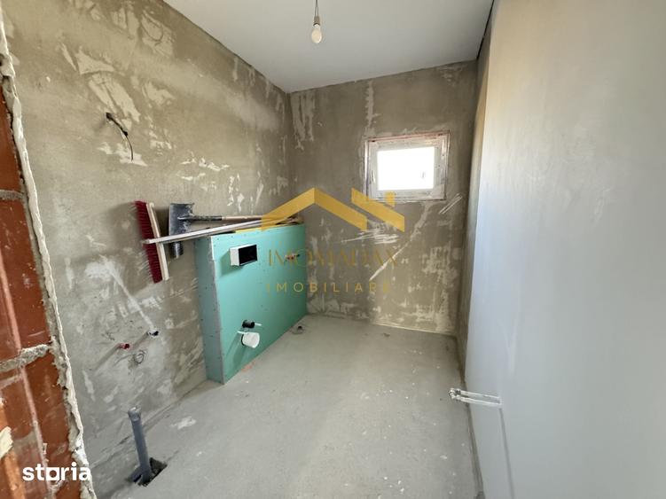 Casă cu 4 camere cu Teren 400 Mp în Sânmihaiu Român