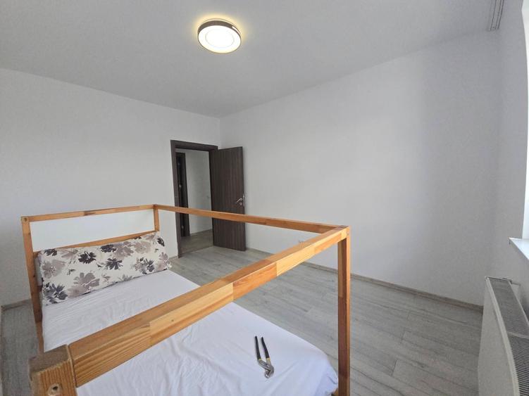 Apartament cu 3 camere decomandat în Dobroești
