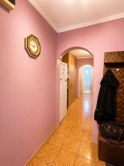 Apartament cu 3 camere decomandat, mobilat în Titan