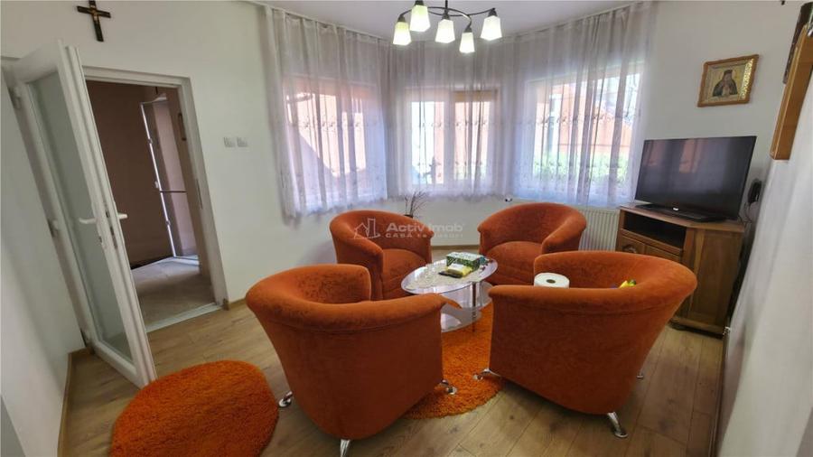 Casă cu 8 camere cu Teren 432 Mp în Central