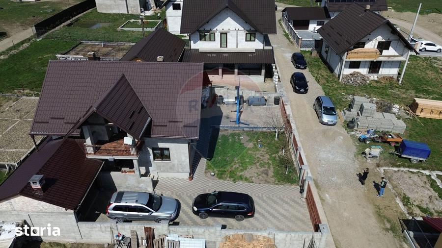 Casă cu 4 camere cu Teren 400 Mp în Central