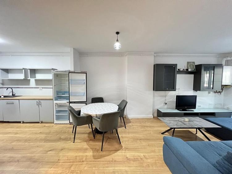 Apartament cu 2 camere semidecomandat, mobilat în Sopor