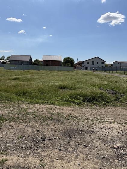 Teren de 305 mp, în Chercea