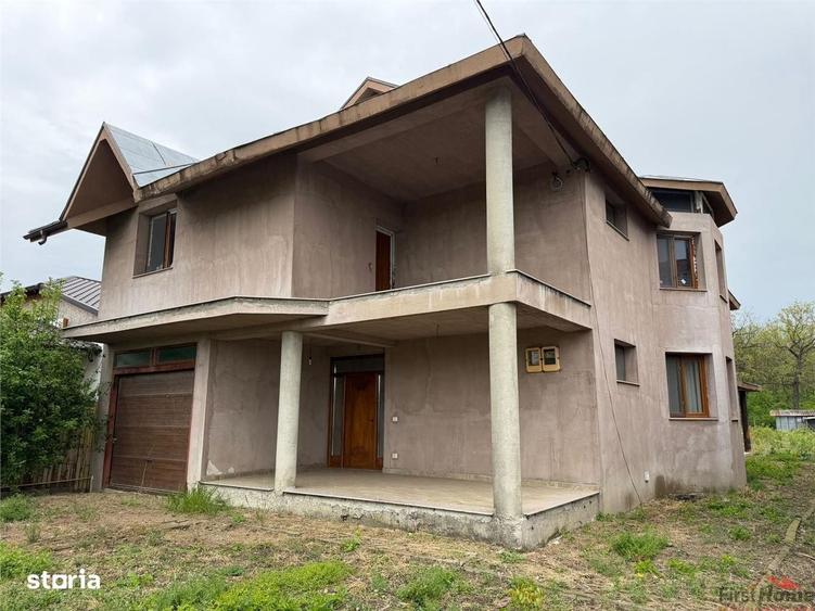 Casă cu 4 camere în Petrești