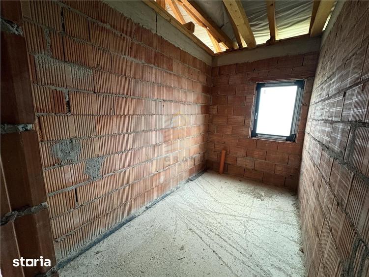 Casă cu 5 camere cu Teren 500 Mp în Central