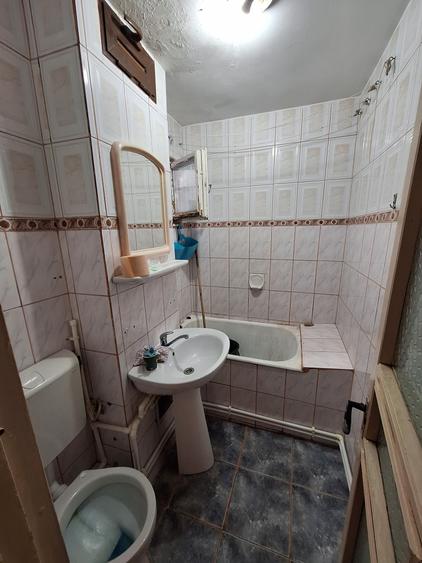 Apartament cu 3 camere semidecomandat în Micro 38