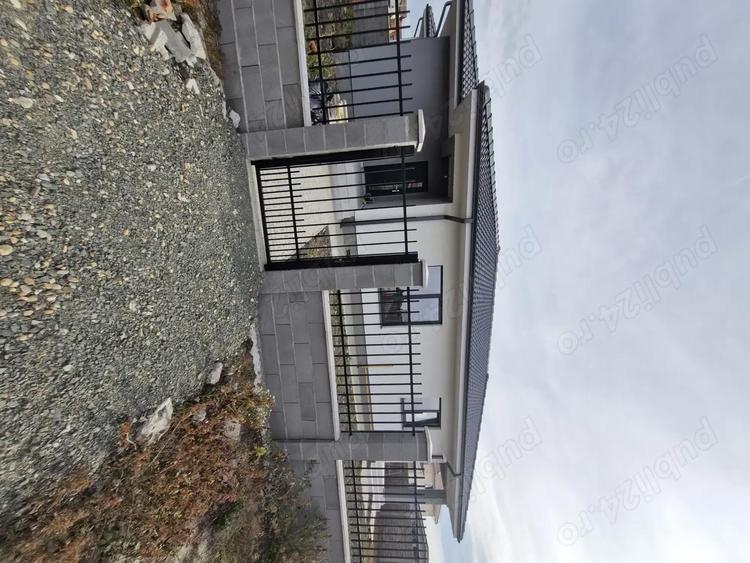 Casă cu 3 camere în Sânandrei