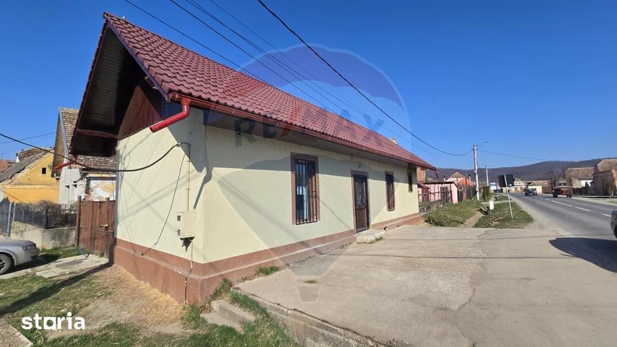 Casă cu 2 camere cu Teren 226 Mp în Laslea