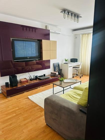 Apartament cu 2 camere decomandat, mobilat în Central