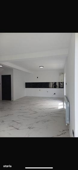 Casă cu 4 camere cu Teren 200 Mp în Central