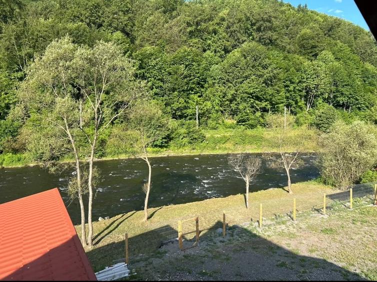 Casă cu 6 camere cu Teren 1300 Mp în Răstolița
