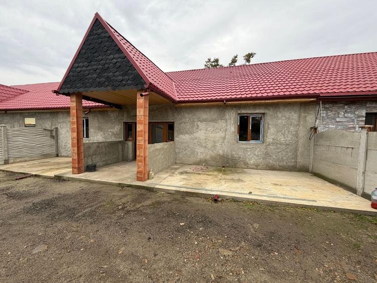 Casă cu 4 camere cu Canalizare în Apollo