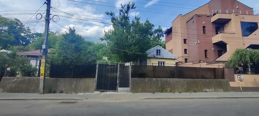 Teren de 340 mp, în Central