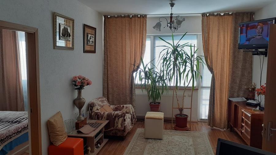 Apartament cu 2 camere decomandat în Olteniței