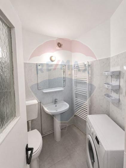 Apartament cu 3 camere decomandat, mobilat în Capitol