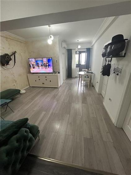 Apartament cu 2 camere decomandat, mobilat în Far