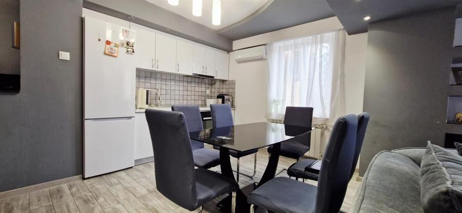 Apartament cu 4 camere decomandat în Nufărul