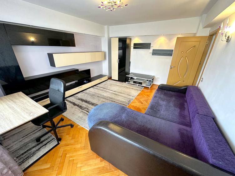 Apartament cu 3 camere decomandat în Central