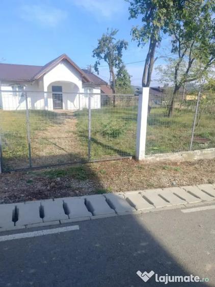 Casă cu 3 camere cu Teren 500 Mp în Predeal