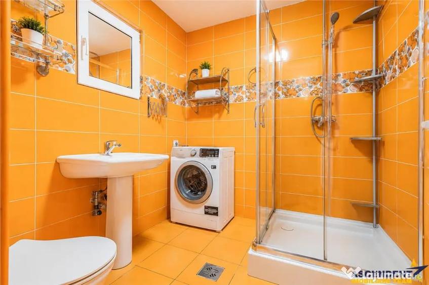 Casă cu 5 camere cu Teren 343 Mp în Florilor