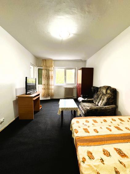 Apartament cu 2 camere decomandat în Podul de Fier