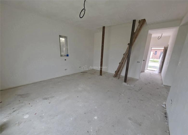 Casă cu 5 camere cu Teren 350 Mp în Tunari