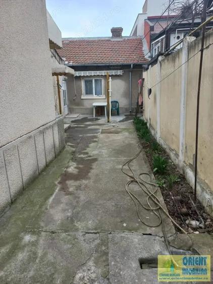 Casă cu 6 camere cu Teren 170 Mp în Tomis I