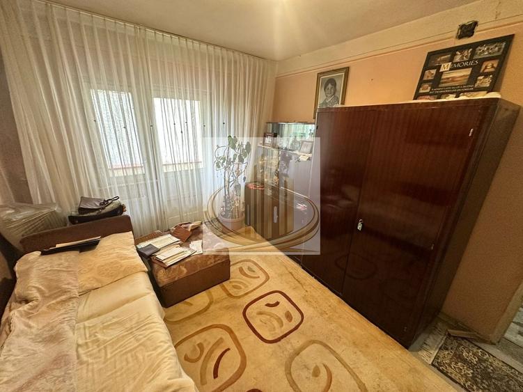 Apartament cu 3 camere decomandat, mobilat în Aradului