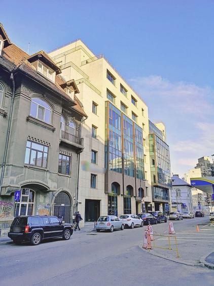 Birou, de 310 mp, în Universitate