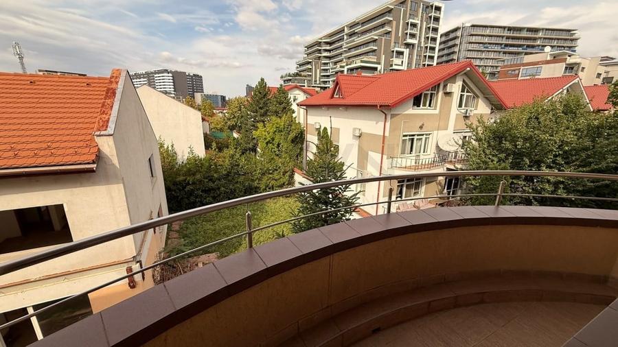 Apartament cu 4 camere decomandat în Herăstrău