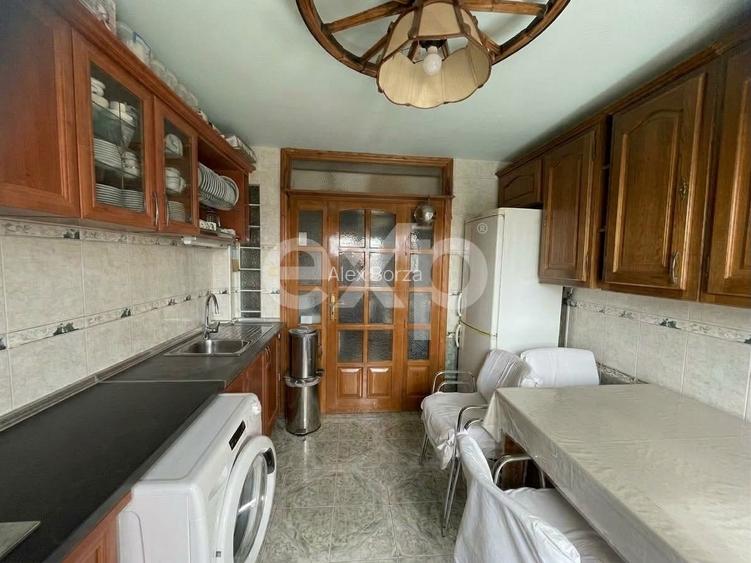 DE VANZARE - Apartament spațios cu 4 camere, decomandat