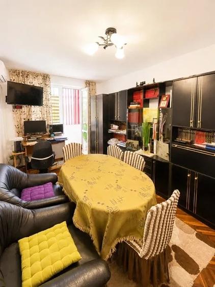 Apartament cu 4 camere decomandat în Central