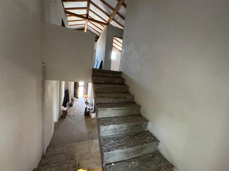 Casă individuală cu 6 camere cu Teren 1062 Mp în Ghercești