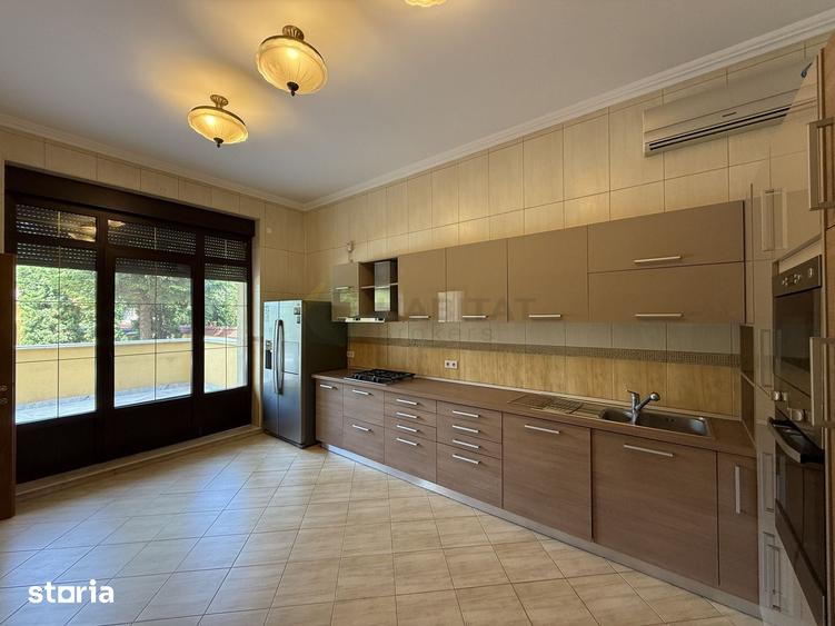 Vila 9 camere cu piscina si teren de 1.000 mp - 17