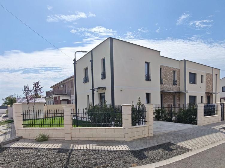 Duplex cu 4 camere cu Canalizare în Dumbrăvița