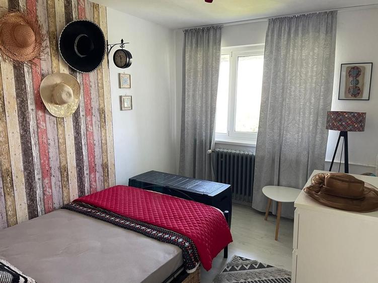 Apartament cu 3 camere decomandat în Drumul Taberei