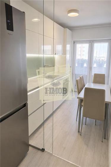 Apartament cu 3 camere decomandat, mobilat în Exterior Vest