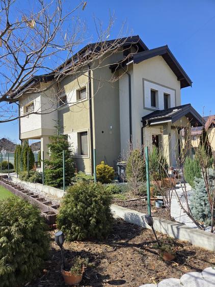 Casă cu 4 camere în Central