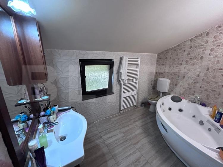 Casă individuală cu 5 camere cu Canalizare în Vest