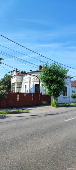 Casă cu 6 camere cu Teren 1250 Mp în Central