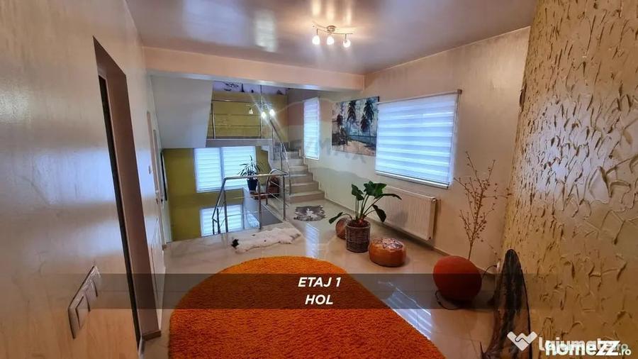 Casă cu 10 camere cu Teren 750 Mp în Central
