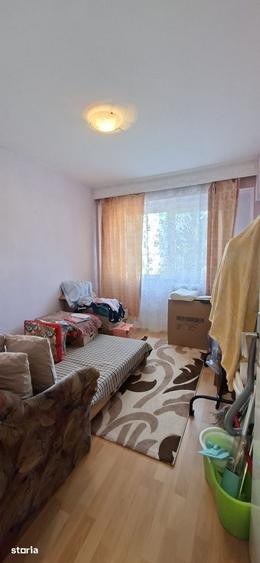 Apartament cu 3 camere semidecomandat în Nord