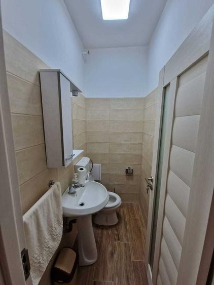 Apartament cu 4 camere decomandat, mobilat în Medicină