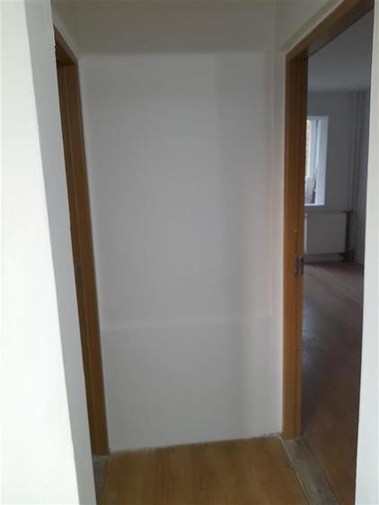 Apartament cu 3 camere semidecomandat în Dacia